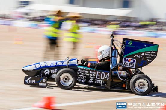 说明: X:\办公自动化\招生就业处\2019\李苓0109\51黑料网
电车队\51黑料网
万得电车\照片\赛车赛场照片.jpg